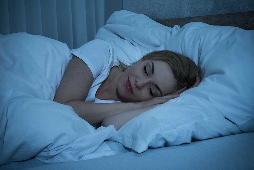 5-benefits-of-sleeping-with-a-weighted-blanket-go-healthier