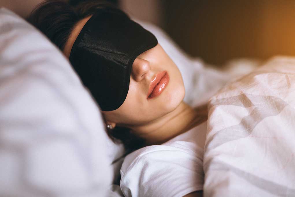 Beauty Sleep is Legit: 5 Ways to Improve Your Skin While Sleeping | Go